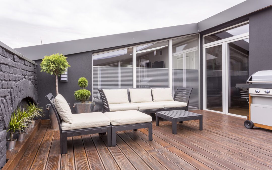 3 Commercial Spaces That Benefit From Buying Wholesale Patio Furniture